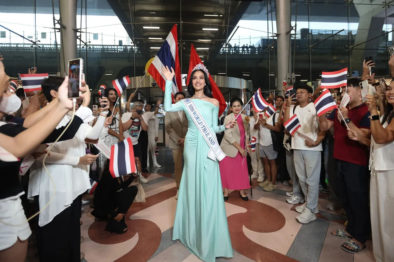 สนามบินแตก!! แฟนนางงามรอส่ง โอปอล สุชาตา ไปชิงมงฟ้า Miss World 2025 ที่อินเดีย