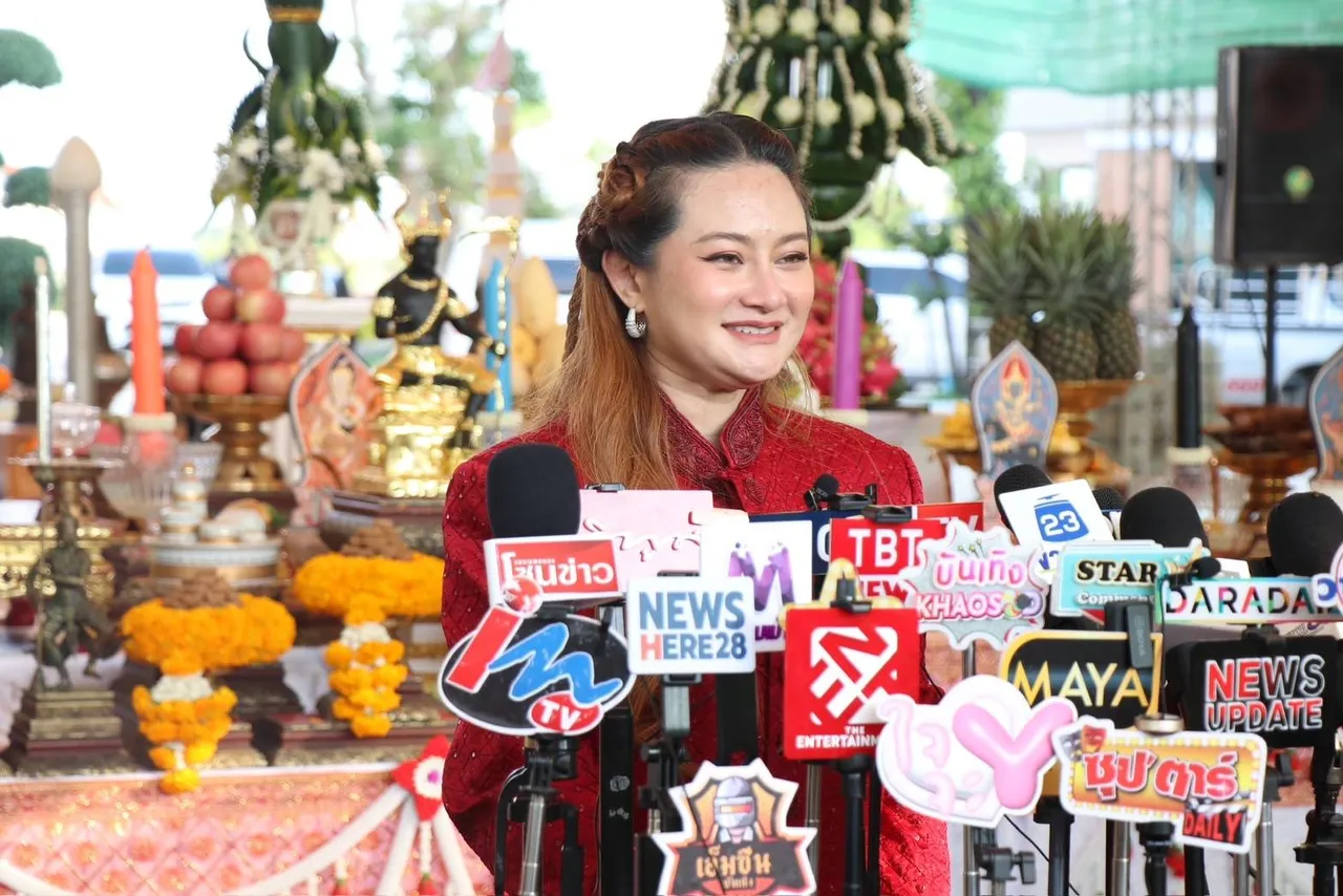 หมอปลาย เผยคำทำนายสุดช็อก วงการบันเทิงจะเจอข่าวใหญ่ ดาราสาวจะพังเพราะมีโลก 5 ใบ (คลิป)