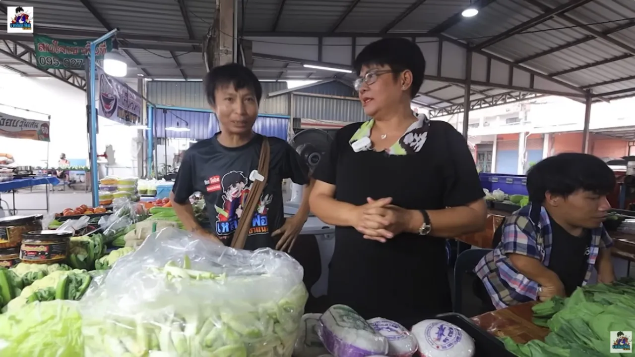 จำได้ไหม? อั๋น ชุลีพร เมียตลกล้อต๊อก เคยถูกรางวัล 18 ล้าน แต่ชีวิตพลิกต้องนั่งมาขายผักใช้หนี้