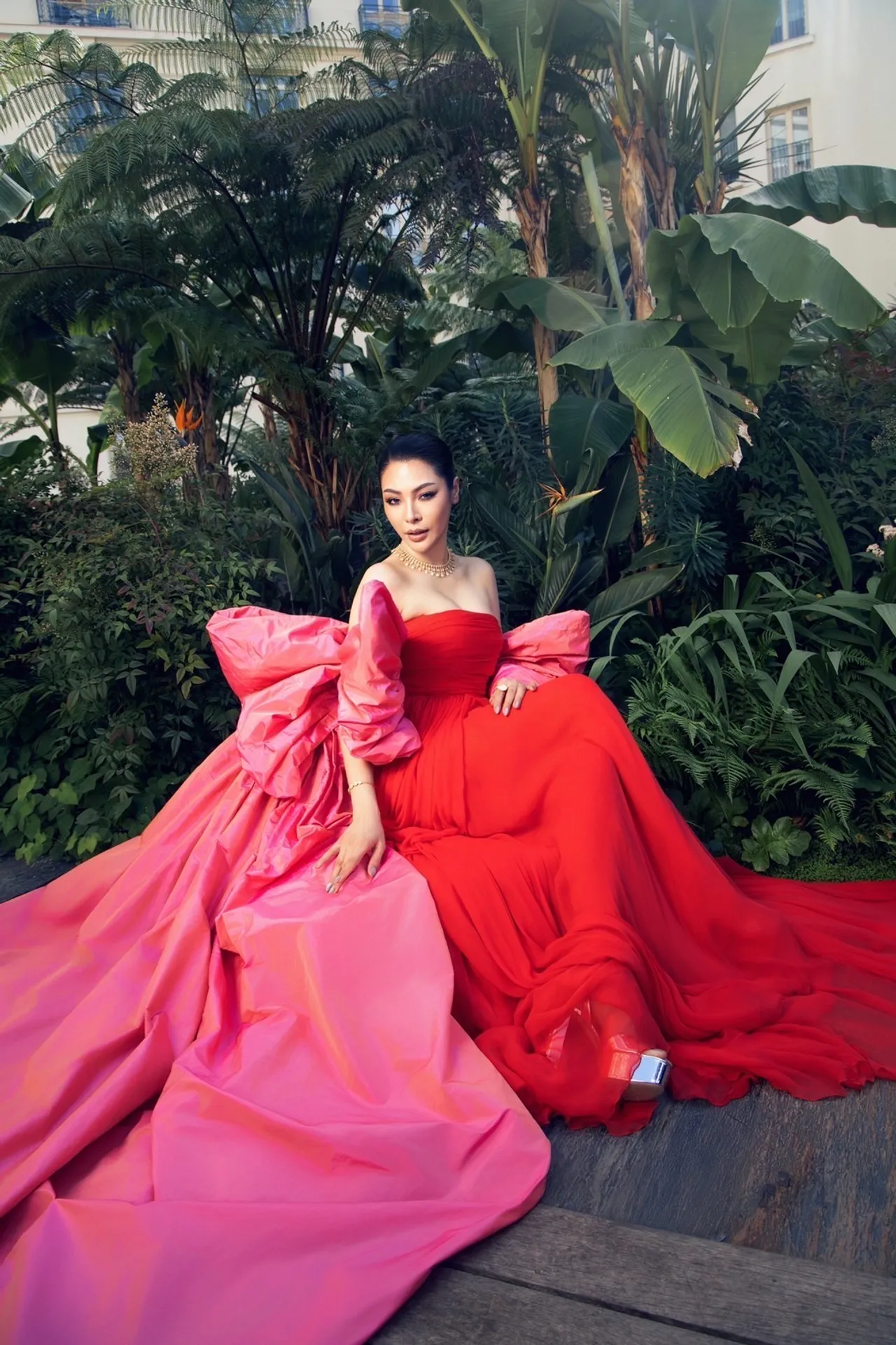 เฟมัสมาก ฝ้าย พีรญา สร้างปรากฏการณ์คานส์แตก ลุคคลาสสิกติดแกลม