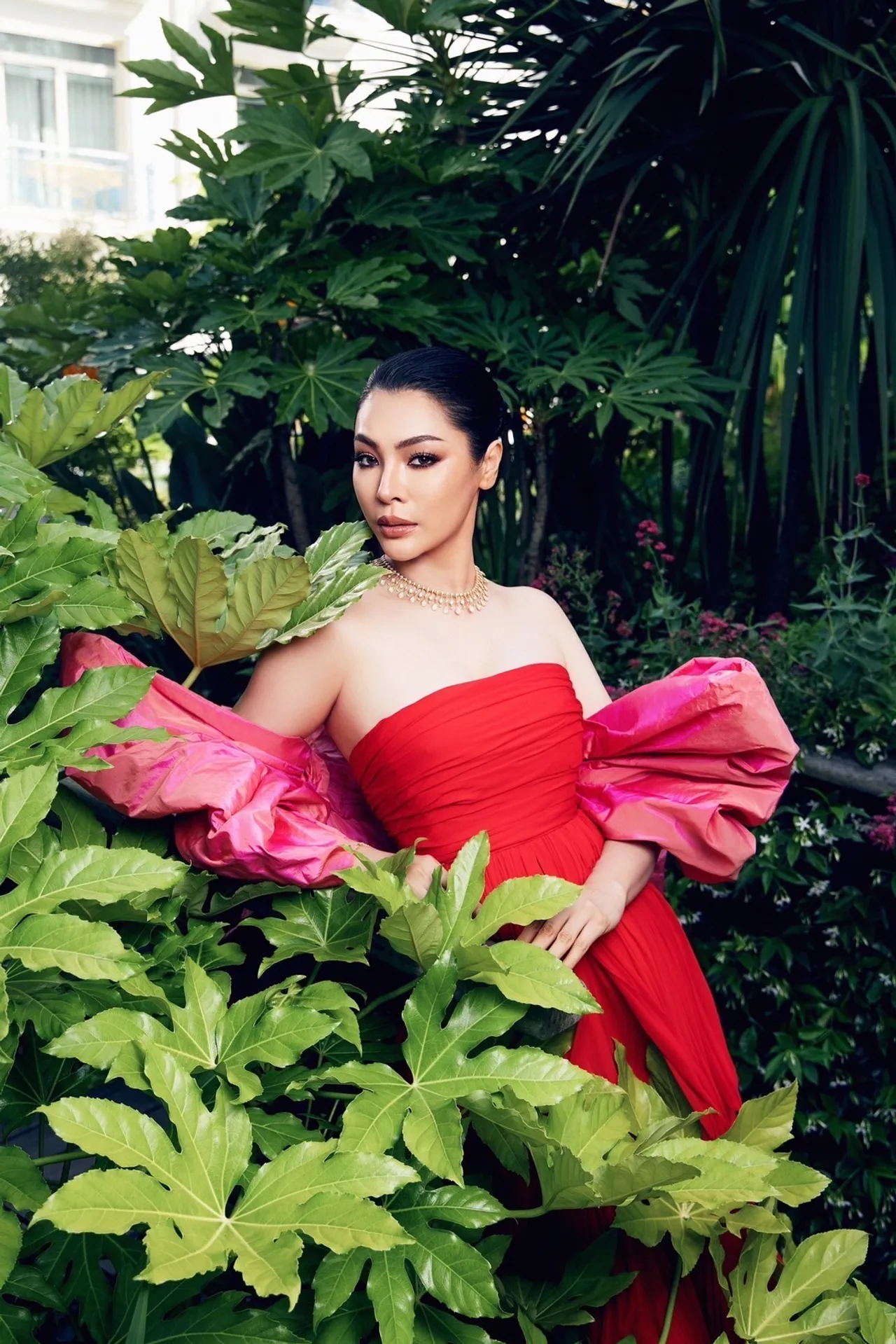 เฟมัสมาก ฝ้าย พีรญา สร้างปรากฏการณ์คานส์แตก ลุคคลาสสิกติดแกลม