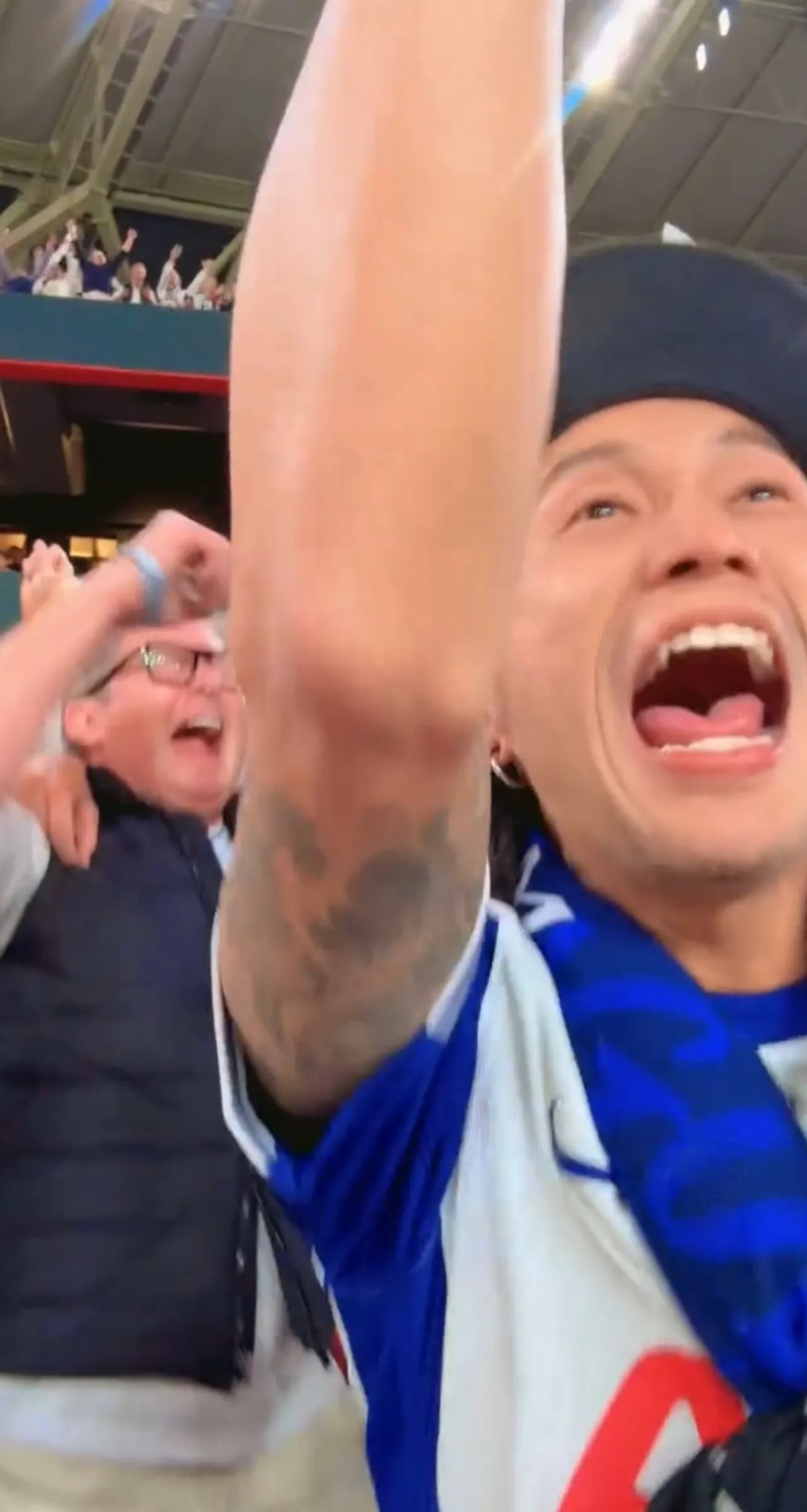 ตูน บอดี้สแลม ดีใจน้ำตาซึม ทีมรัก สเปอร์ส ชนะ แมนยูฯ ได้แชมป์ในรอบ 17 ปี