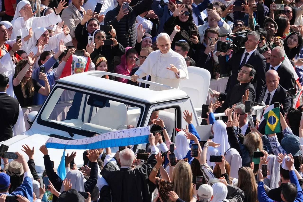 โป๊ปเลโอที่ 14 ทำพิธีมิสซารับตำแหน่งพระสันตะปาปาอย่างเป็นทางการ