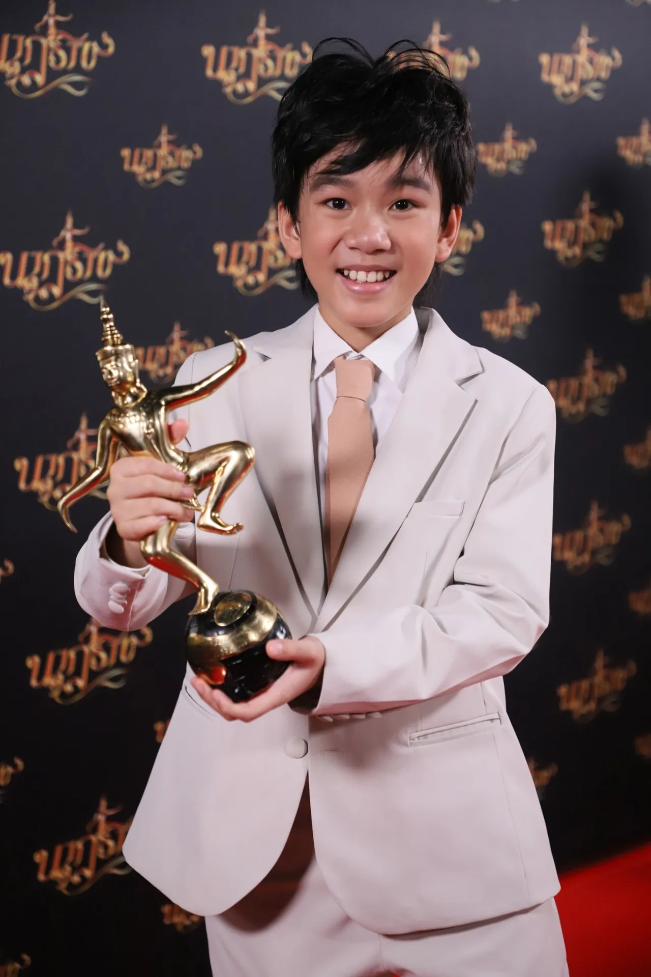 สรุปผลรางวัลนาฏราช ครั้งที่ 16 "ใบเฟิร์น" คว้านำหญิง 2 รางวัล "ชาคริต" นำชายยอดเยี่ยม