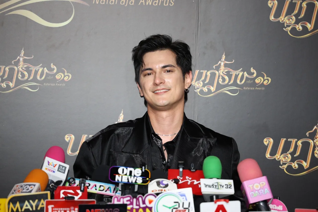 ชิน ชินวุฒิ ปกป้อง ลิลลี่ ด่ามาด่ากลับ ปมคลิปร้องไห้เครื่องบินตกหลุมอากาศ 