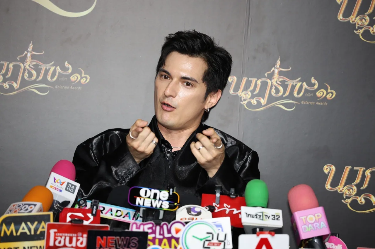 ชิน ชินวุฒิ ปกป้อง ลิลลี่ ด่ามาด่ากลับ ปมคลิปร้องไห้เครื่องบินตกหลุมอากาศ 