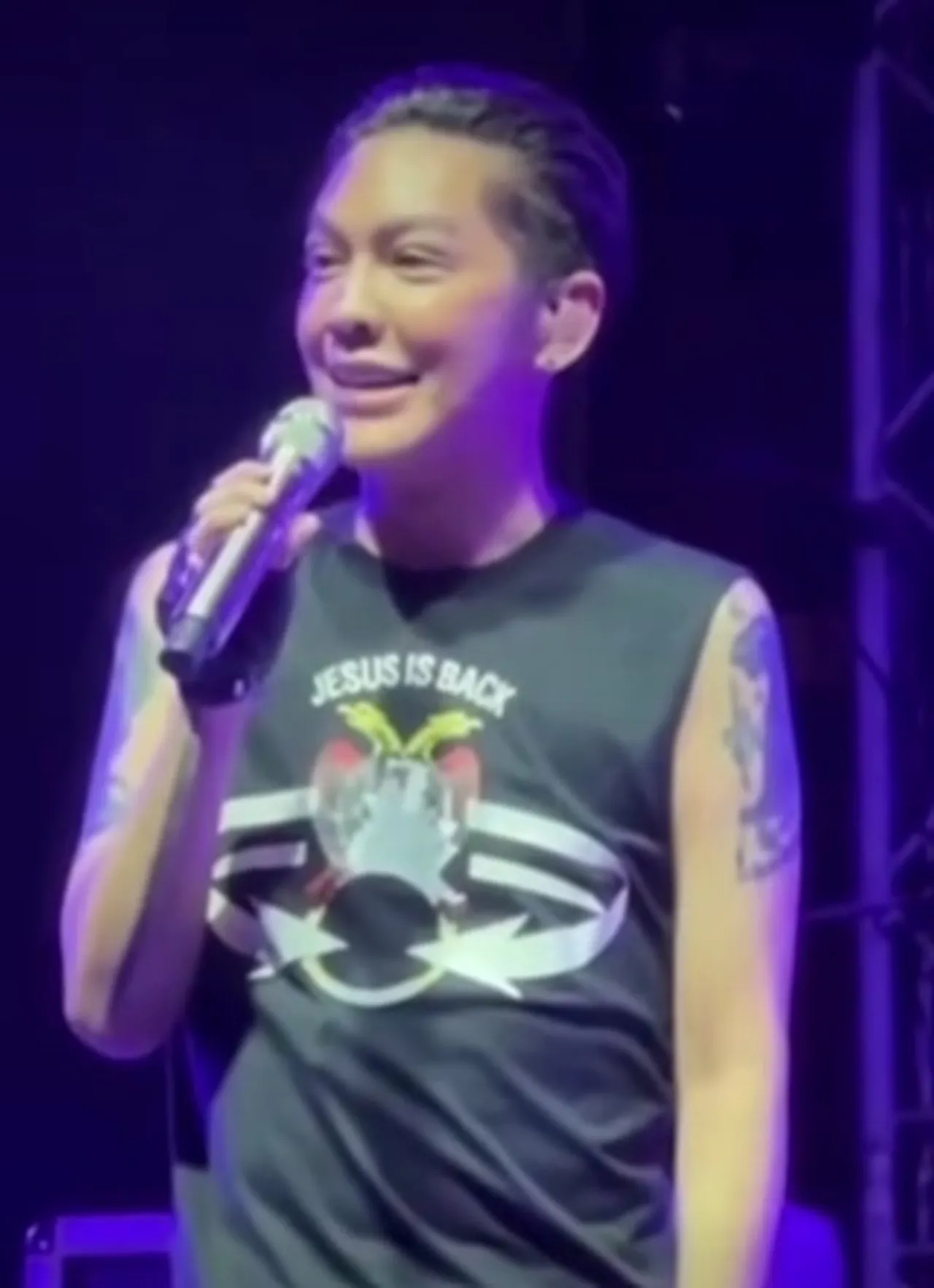 ดัง พันกร ขออภัย หลังแซวแฟนคลับให้ไปทำหน้า แต่เจอดราม่าถูกมองไปบูลลี่คนอื่น 