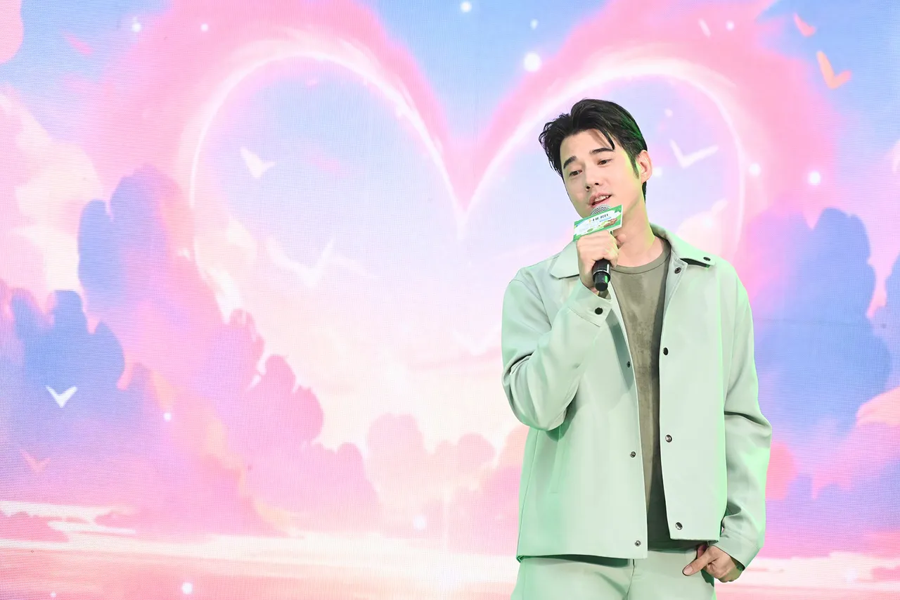 มาริโอ้ ฮอตไม่เลิก นั่งแท่นพรีเซนเตอร์ พร้อมสาดความหล่อหลอมใจแฟนๆ 