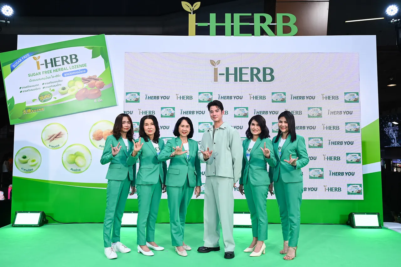 มาริโอ้ ฮอตไม่เลิก นั่งแท่นพรีเซนเตอร์ พร้อมสาดความหล่อหลอมใจแฟนๆ 