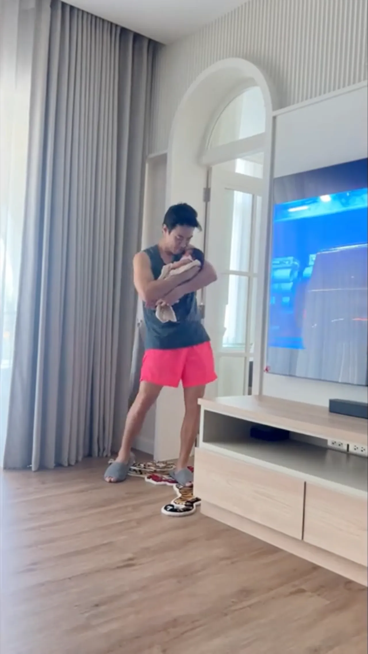 ตู่ ปิยวดี ลงคลิปเลี้ยง น้องเหมียวหมี่ ลูกสาว แต่เจอดราม่าคนแห่วิจารณ์ (คลิป)