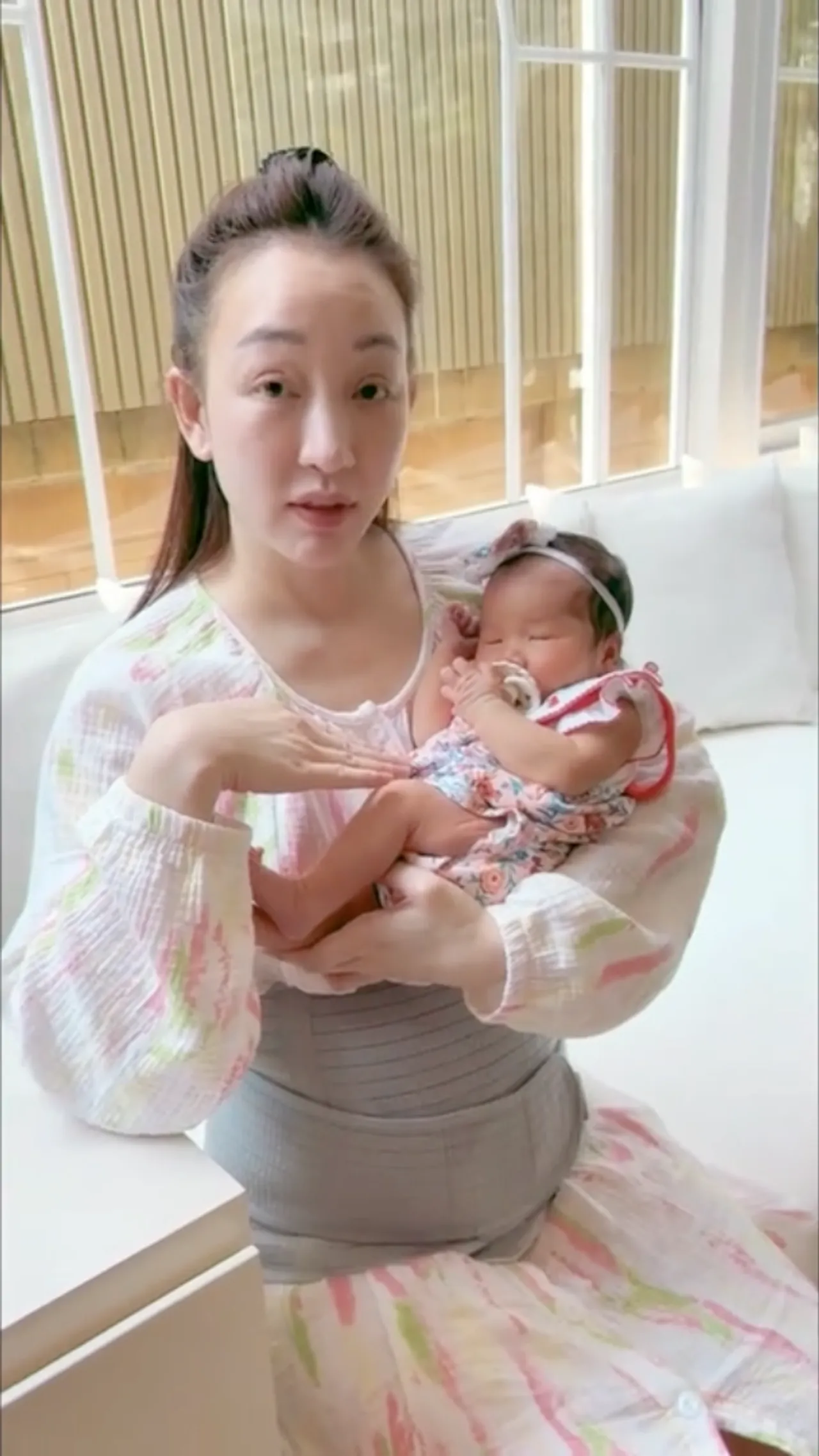 ตู่ ปิยวดี ลงคลิปเลี้ยง น้องเหมียวหมี่ ลูกสาว แต่เจอดราม่าคนแห่วิจารณ์ (คลิป)