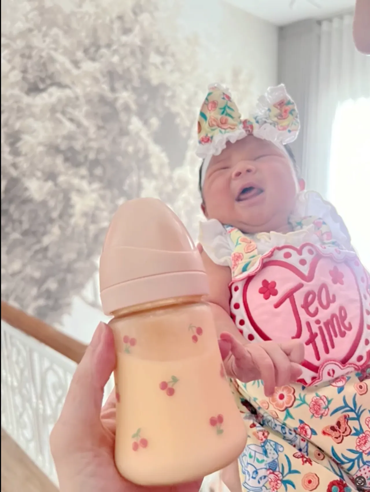 ตู่ ปิยวดี ลงคลิปเลี้ยง น้องเหมียวหมี่ ลูกสาว แต่เจอดราม่าคนแห่วิจารณ์ (คลิป)