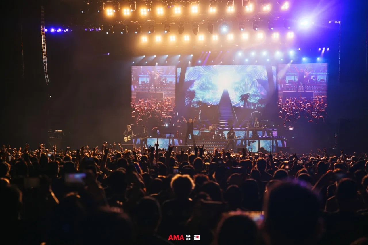 ชาวร็อกไม่ยอมพลาด รวมตัวแน่นธันเดอร์โดม-ต้อนรับตัวพ่อ กันส์ แอนด์ โรสเซส ชมโชว์สุดเดือด