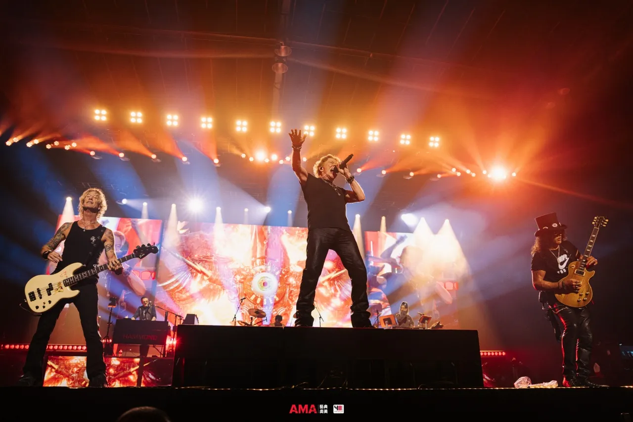 ชาวร็อกไม่ยอมพลาด รวมตัวแน่นธันเดอร์โดม-ต้อนรับตัวพ่อ กันส์ แอนด์ โรสเซส ชมโชว์สุดเดือด