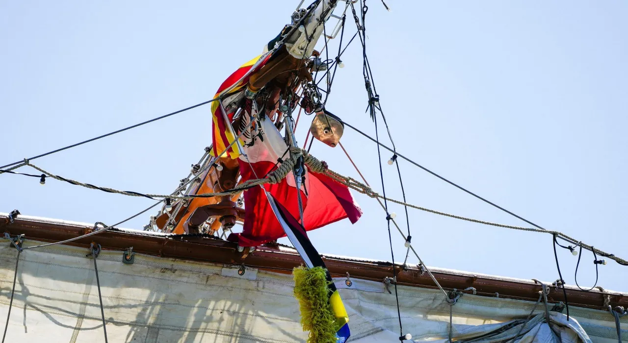 ประมวลเหตุเรือกองทัพเม็กซิโกชนสะพานบรูคลิน พราก 2 ชีวิตไม่มีวันกลับ