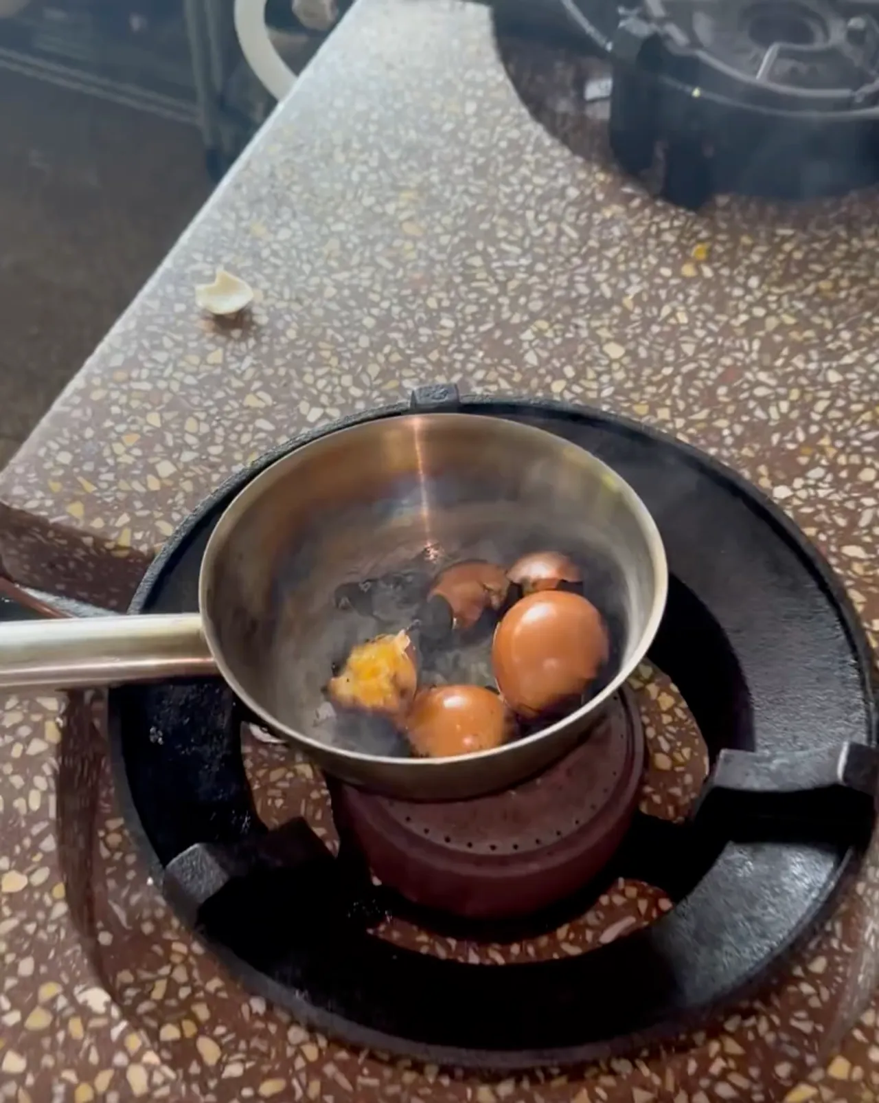 หน่อย บุษกร ต้มไข่จนไหม้ สุดช็อก จะเปิดประตูระบายควันดันเจอเรื่องช็อกกว่า