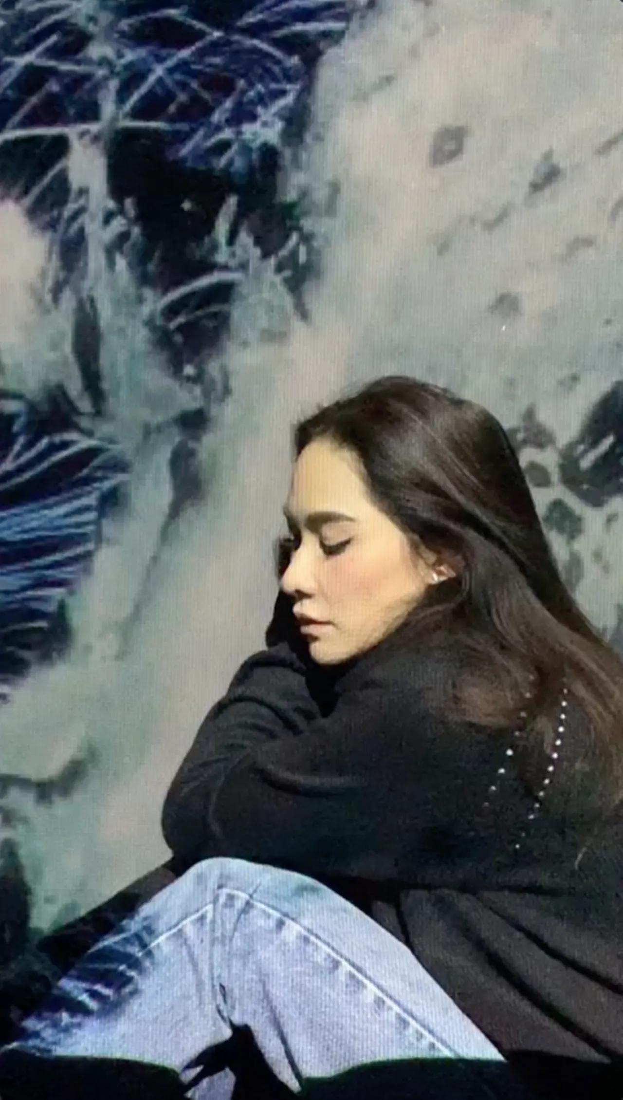 พลอย เฌอมาลย์ เคลื่อนไหวกลางดึกโพสต์เพลงเศร้า คนแห่คอมเมนต์ส่งกำลังใจ