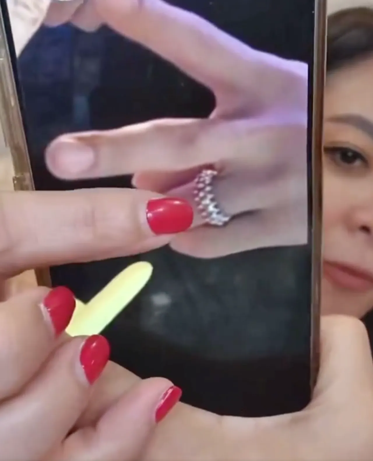 ดีเจดาด้า ตัวแทนหมู่บ้าน นั่งวิเคราะห์แหวน-เล็บในสตอรี่ มายด์ ปม โต้ง-พลอย 