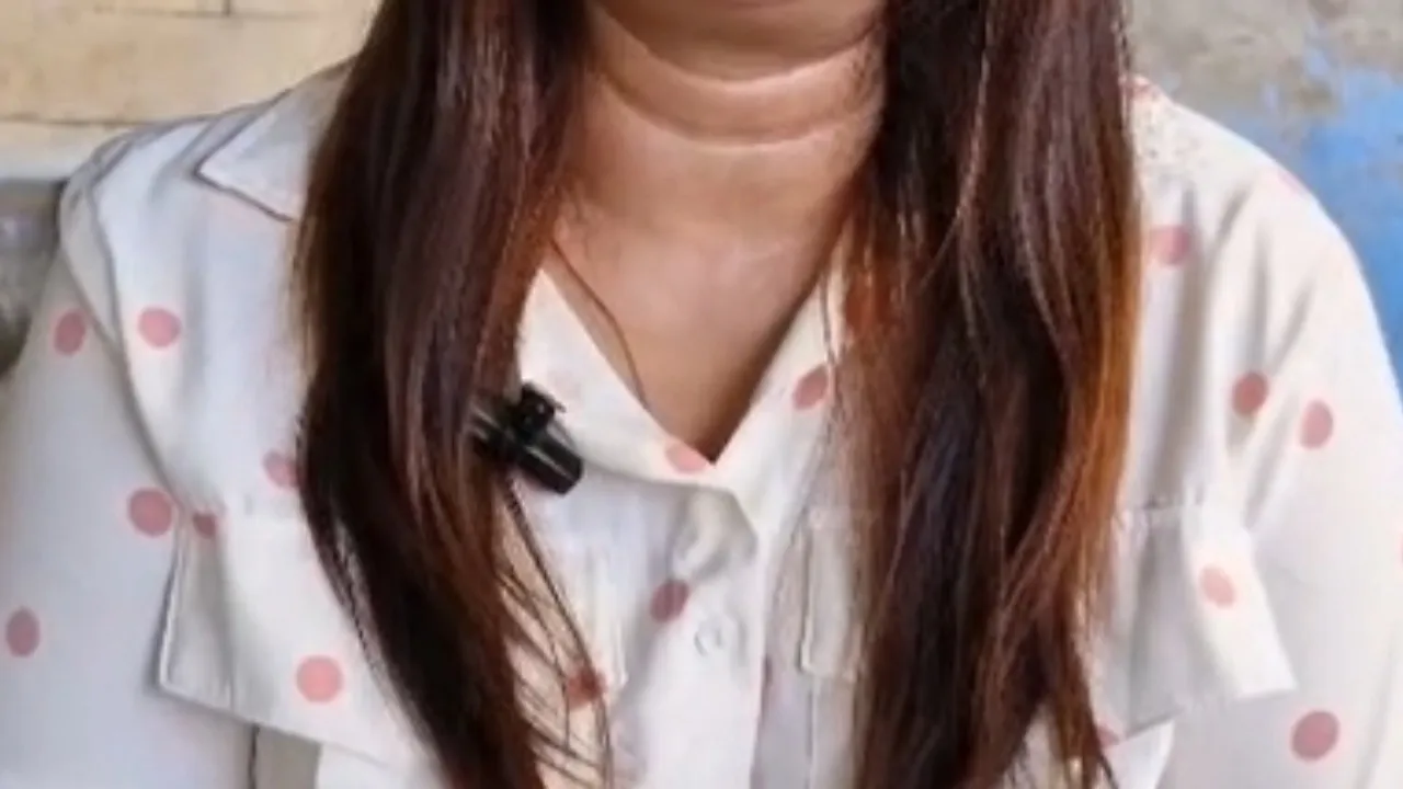 สาวล้มทั้งยืน