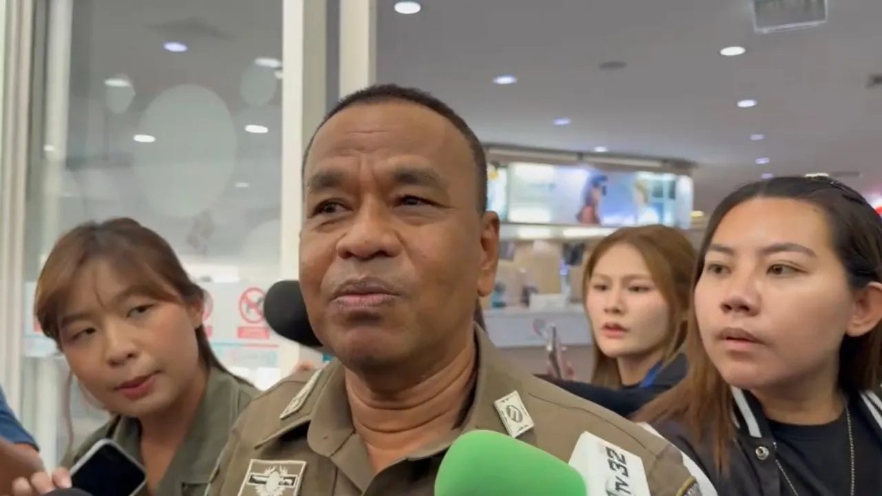 สอบปากคำร่วม 3 ชม. "ลุง-ป้า" คู่กรณีเก๋งป้ายแดง ตร. เผยยังไม่ได้แจ้งข้อหาใคร