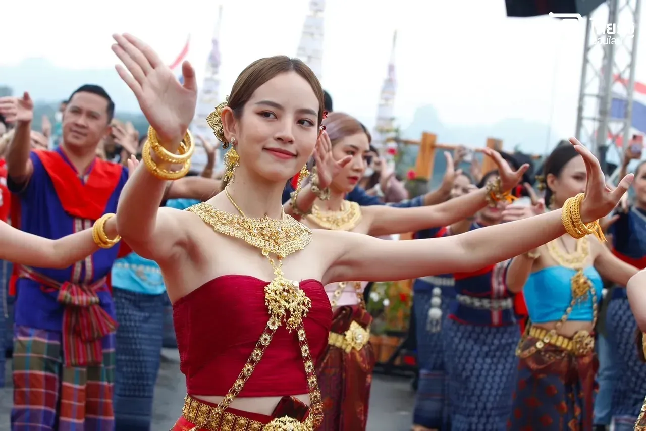 โตโน่ ภาคิน เล่านิทานคนบ้า ขอเสียงแฟนๆให้ ณิชา ที่เป็นกำลังใจให้ตอนว่ายน้ำข้ามโขง