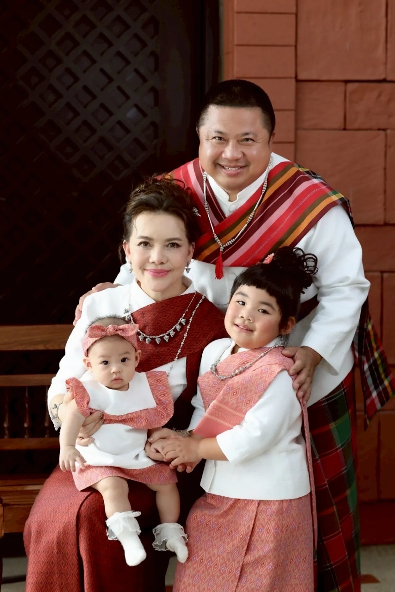 เซอร์ไพรส์ หนูแหม่ม-บ๊อบบี้ เปิดตัวน้องอลิส ลูกบุญธรรมอีกคน น่ารักน่าเอ็นดู