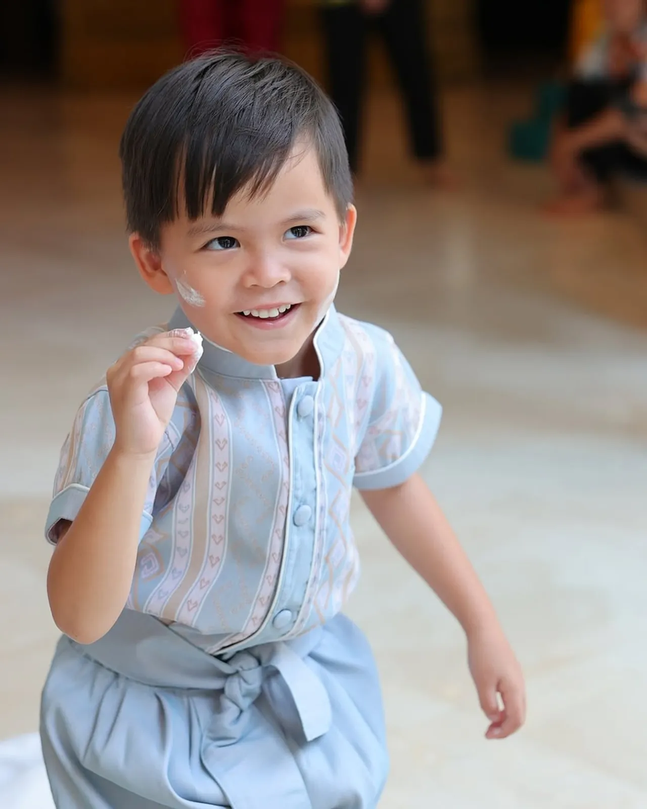 ศรีริต้า-กรณ์ ถ่ายภาพครอบครัววันสงกรานต์ น้องเรเน่ ยิ้มตาแป๋ว น่ารักมาก