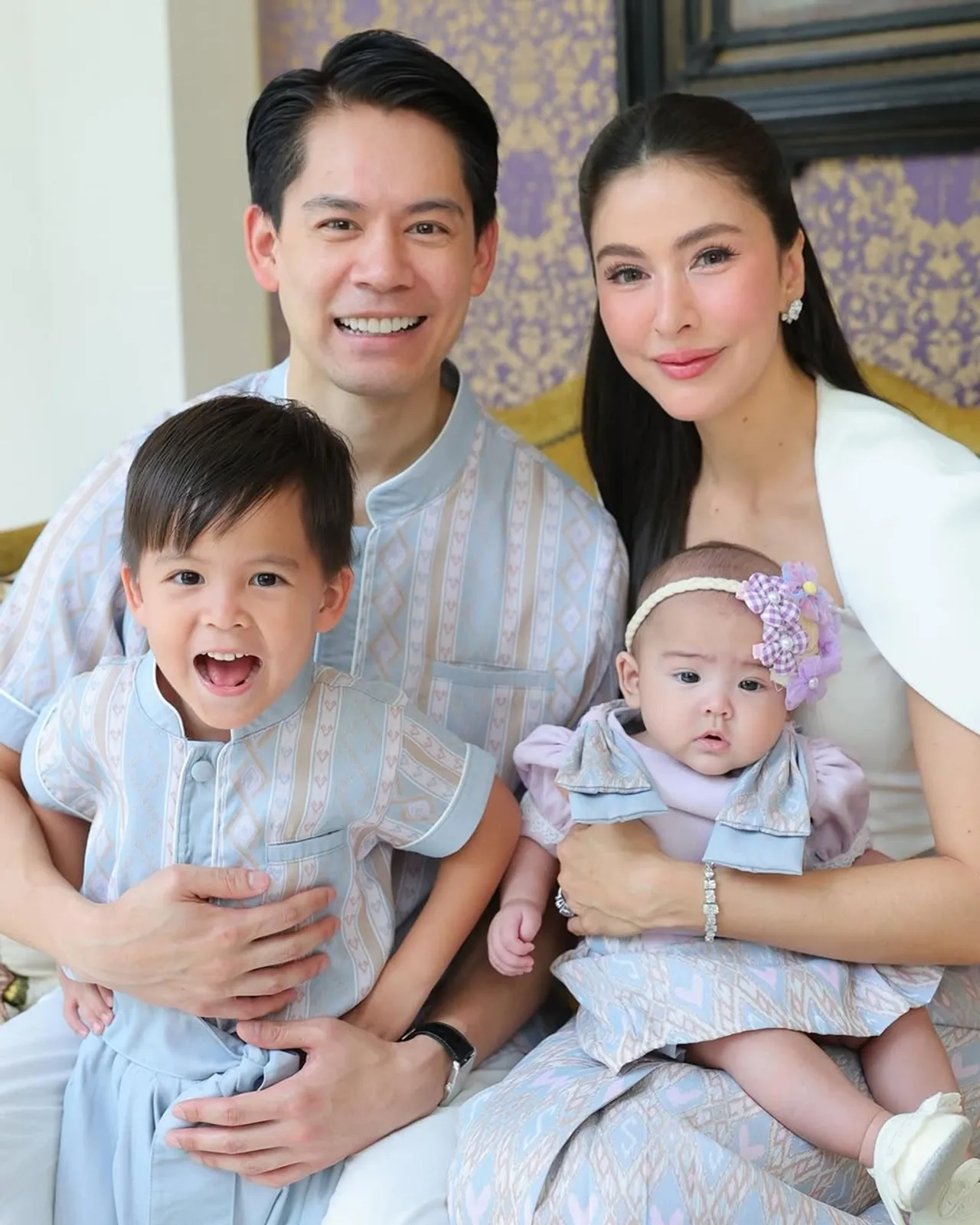 ศรีริต้า-กรณ์ ถ่ายภาพครอบครัววันสงกรานต์ น้องเรเน่ ยิ้มตาแป๋ว น่ารักมาก