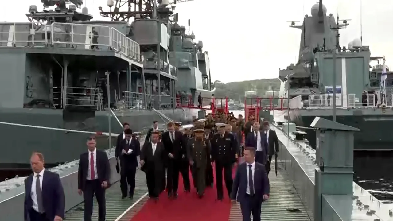 เกาหลีเหนือสร้างเรือรบยักษ์ไฮเทค "คิม จองอึน" ท้าทายมหาอำนาจโลก