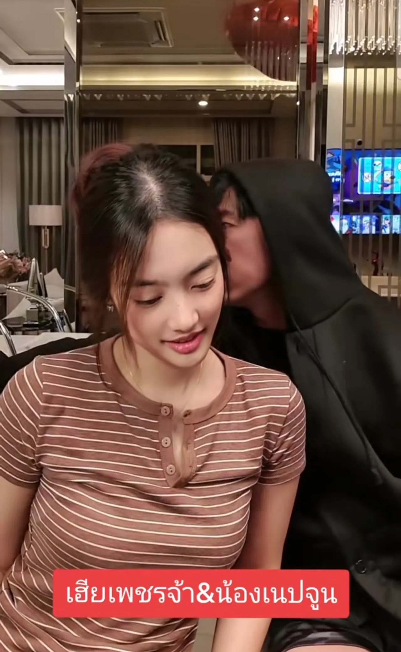 ดีเจเพชรจ้า เปิดตัวแฟนใหม่ น้องเนปจูน สวยน่ารัก แถมหน้าคล้ายนางเอกดัง (คลิป)