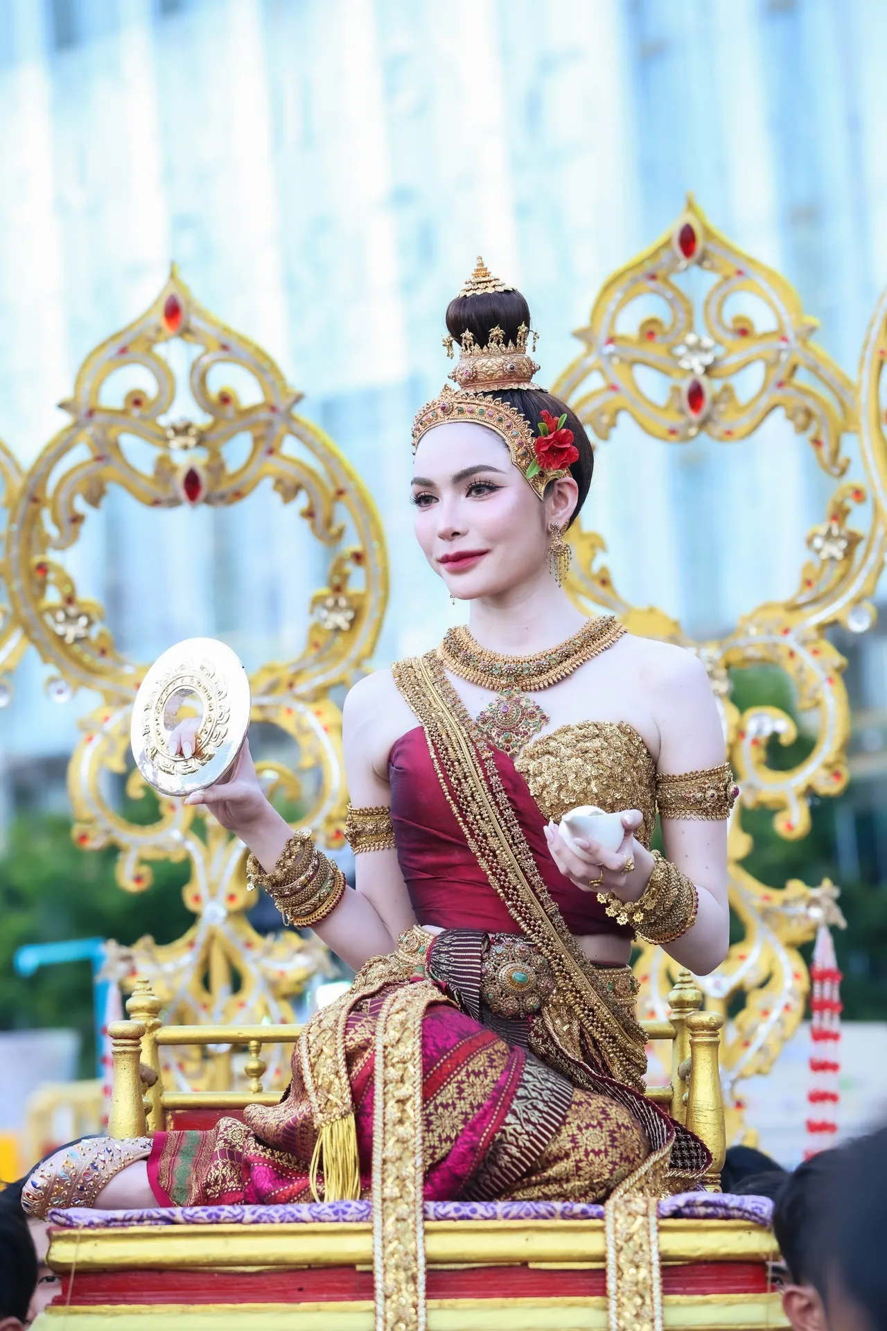 อิงฟ้า–ชาล็อต เจิดจรัสนางสงกรานต์สะกดทุกสายตา แฟนคลับตามส่งกำลังใจล้นหลาม
