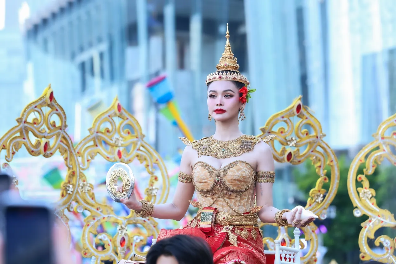 อิงฟ้า–ชาล็อต เจิดจรัสนางสงกรานต์สะกดทุกสายตา แฟนคลับตามส่งกำลังใจล้นหลาม