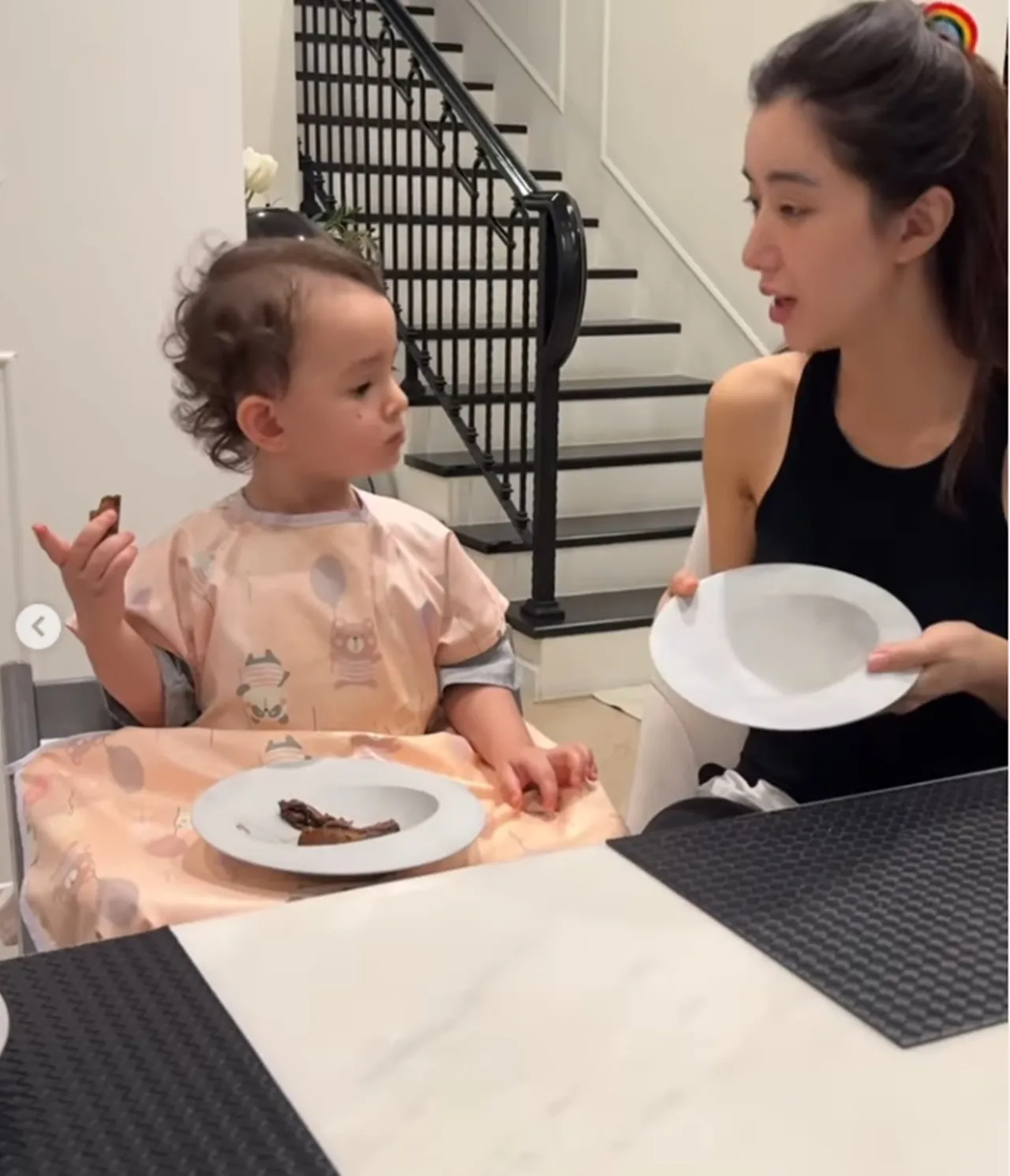 ไอซ์ อภิษฎา ลงคลิปสามีเศรษฐีฝรั่งเศสเล่นกับ น้องเลอา เอ็นดูปะป๊าเจอลูกสาวแกล้ง