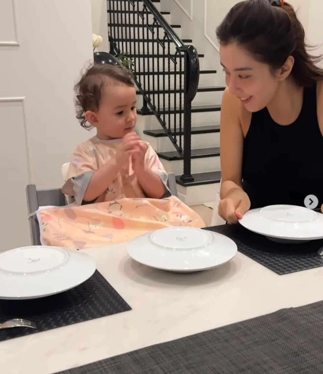 ไอซ์ อภิษฎา ลงคลิปสามีเศรษฐีฝรั่งเศสเล่นกับ น้องเลอา เอ็นดูปะป๊าเจอลูกสาวแกล้ง