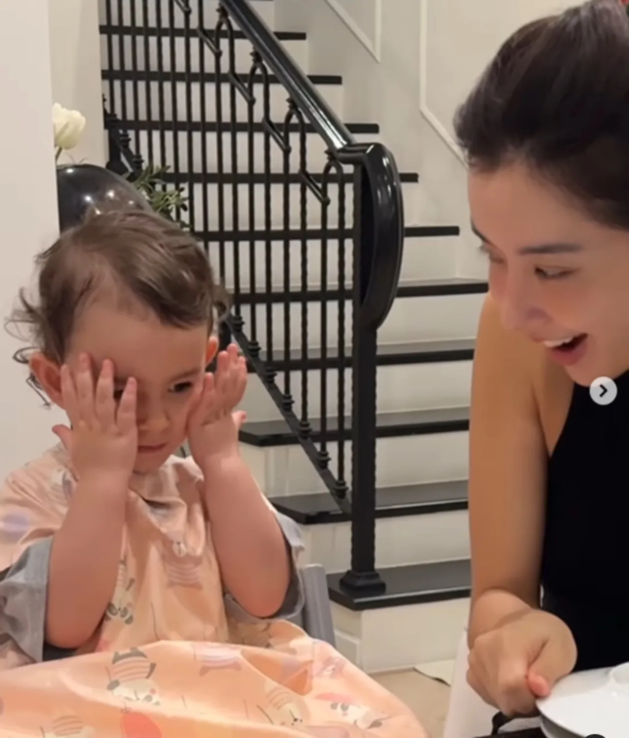 ไอซ์ อภิษฎา ลงคลิปสามีเศรษฐีฝรั่งเศสเล่นกับ น้องเลอา เอ็นดูปะป๊าเจอลูกสาวแกล้ง