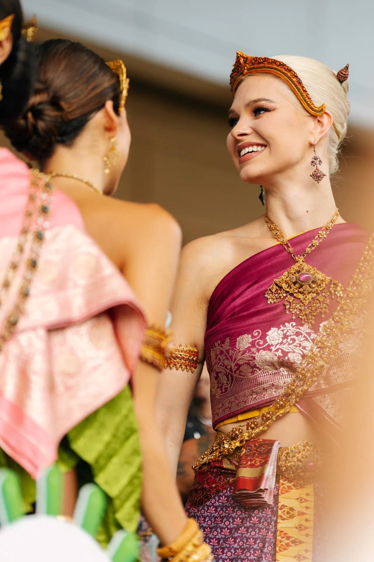 นางสงกรานต์จักรวาล วิกตอเรีย MU 2024 และนางสงกรานต์คู่ฮอตที่สุด ฟรีน-เบ็คกี้ สวยสะกดใจ