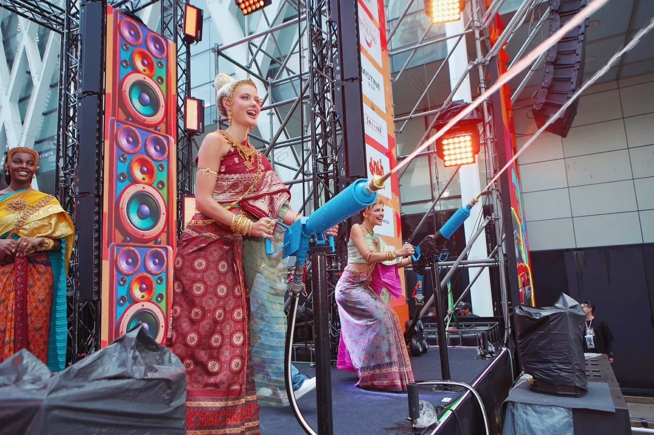 นางสงกรานต์จักรวาล วิกตอเรีย MU 2024 และนางสงกรานต์คู่ฮอตที่สุด ฟรีน-เบ็คกี้ สวยสะกดใจ