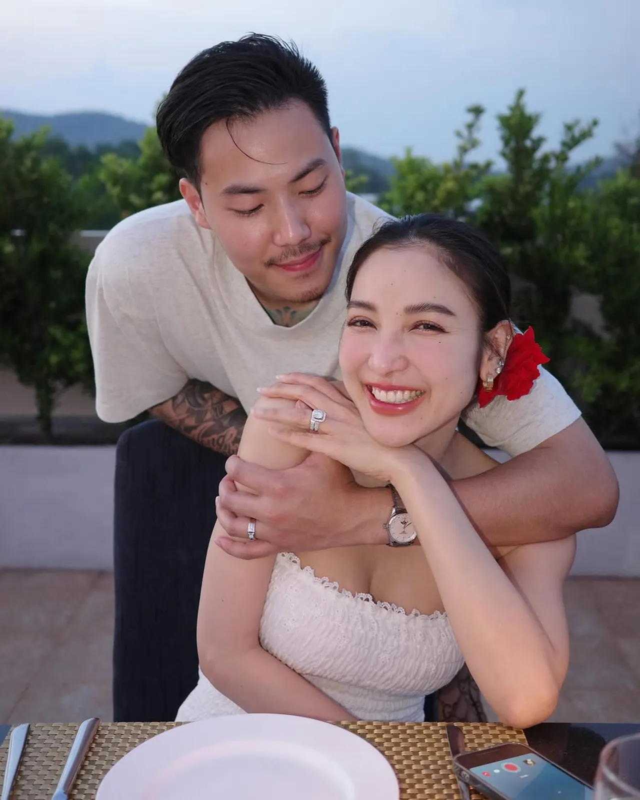 พ่อพี จับท้อง แพท ณปภา แบบมีนัยยะ ทำเอาคนแห่ยินดี 'หลานมาแล้วใช่ไหม'