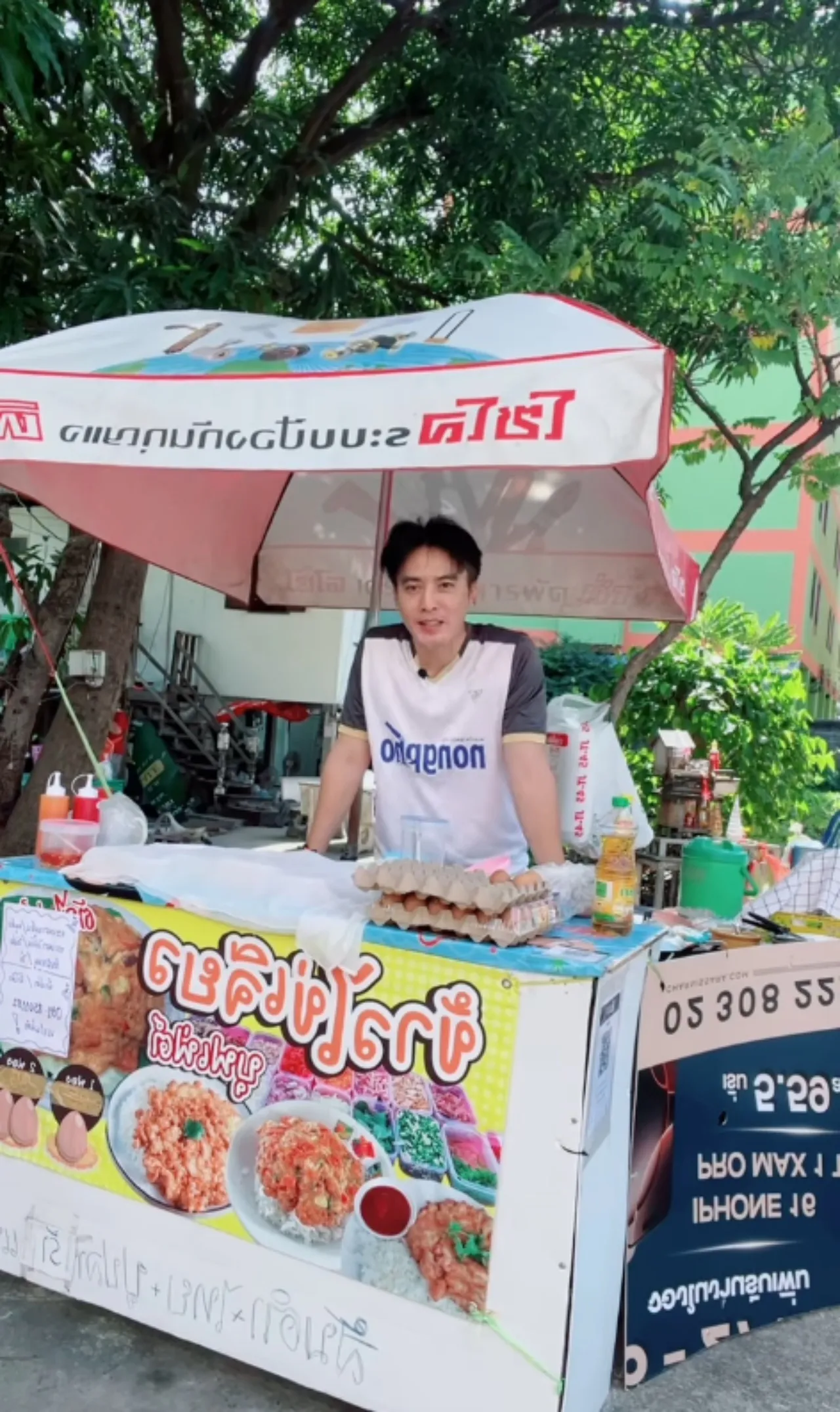 ดาราหนุ่มไม่อายทำกิน เปิดร้านขายข้าวไข่เจียวข้างทาง เป็นกิจการสาขาที่ 9