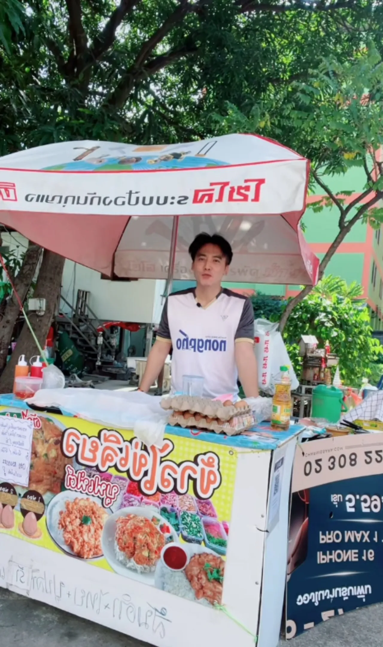 ดาราหนุ่มไม่อายทำกิน เปิดร้านขายข้าวไข่เจียวข้างทาง เป็นกิจการสาขาที่ 9