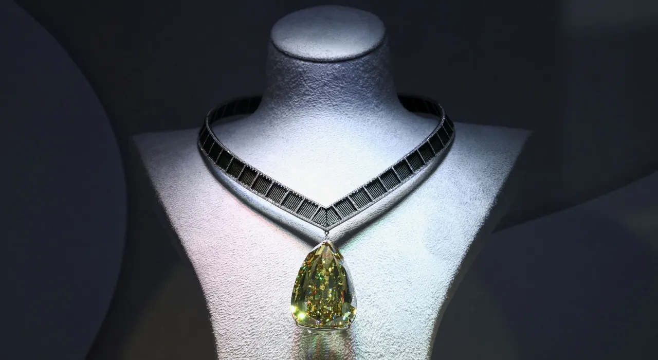 ตื่นตาตื่นใจ! โซเธอบีส์โชว์เพชรหายากมูลค่ากว่า 100 ล้านดอลลาร์ที่อาบูดาบี