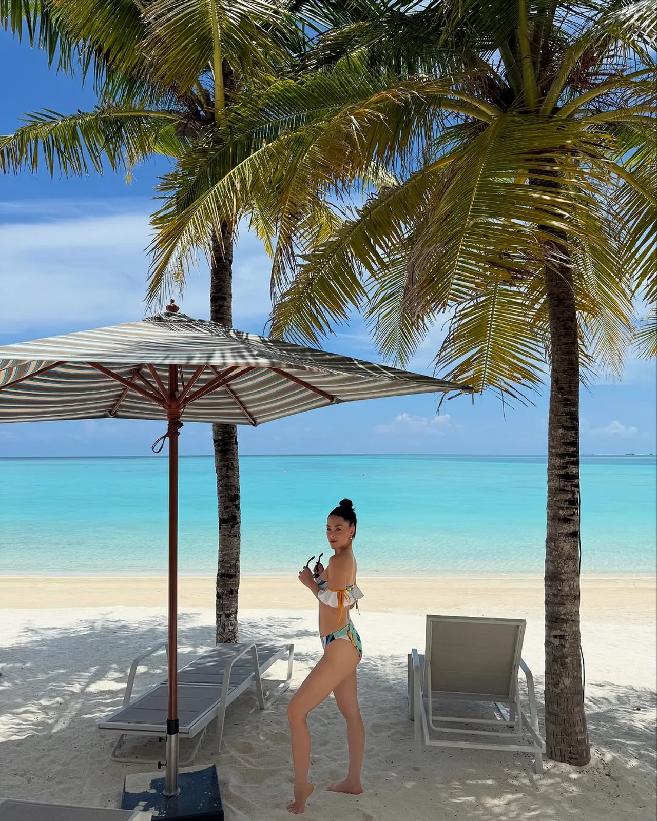 ลีเดีย ศรัณย์รัชต์ นุ่งชุดว่ายน้ำถ่ายรูปหน้ากระจก อวดหุ่นแซ่บคุณแม่ลูกสาม