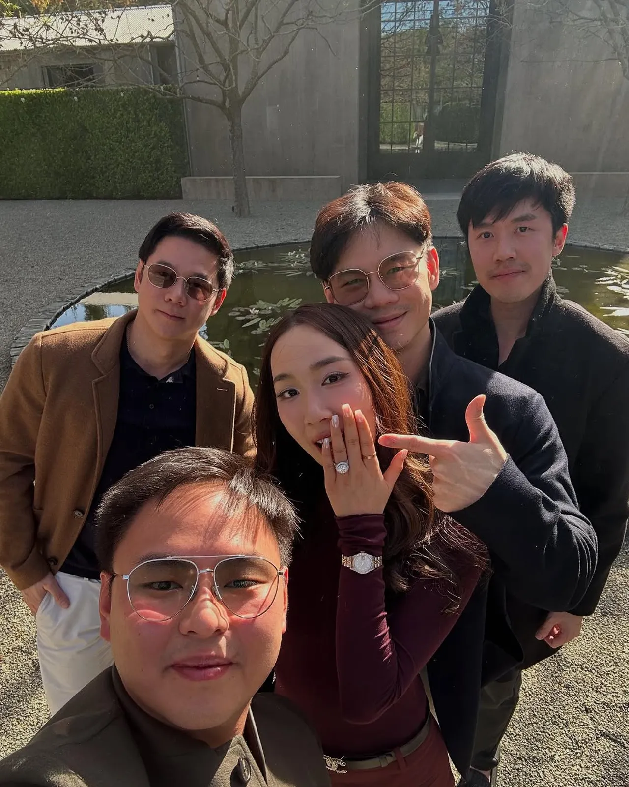 อ้าย สรัลชนา นักแสดงสาวถูกแฟนนักธุรกิจคุกเข่าขอแต่งงาน แหวนเพชรเม็ดใหญ่มาก