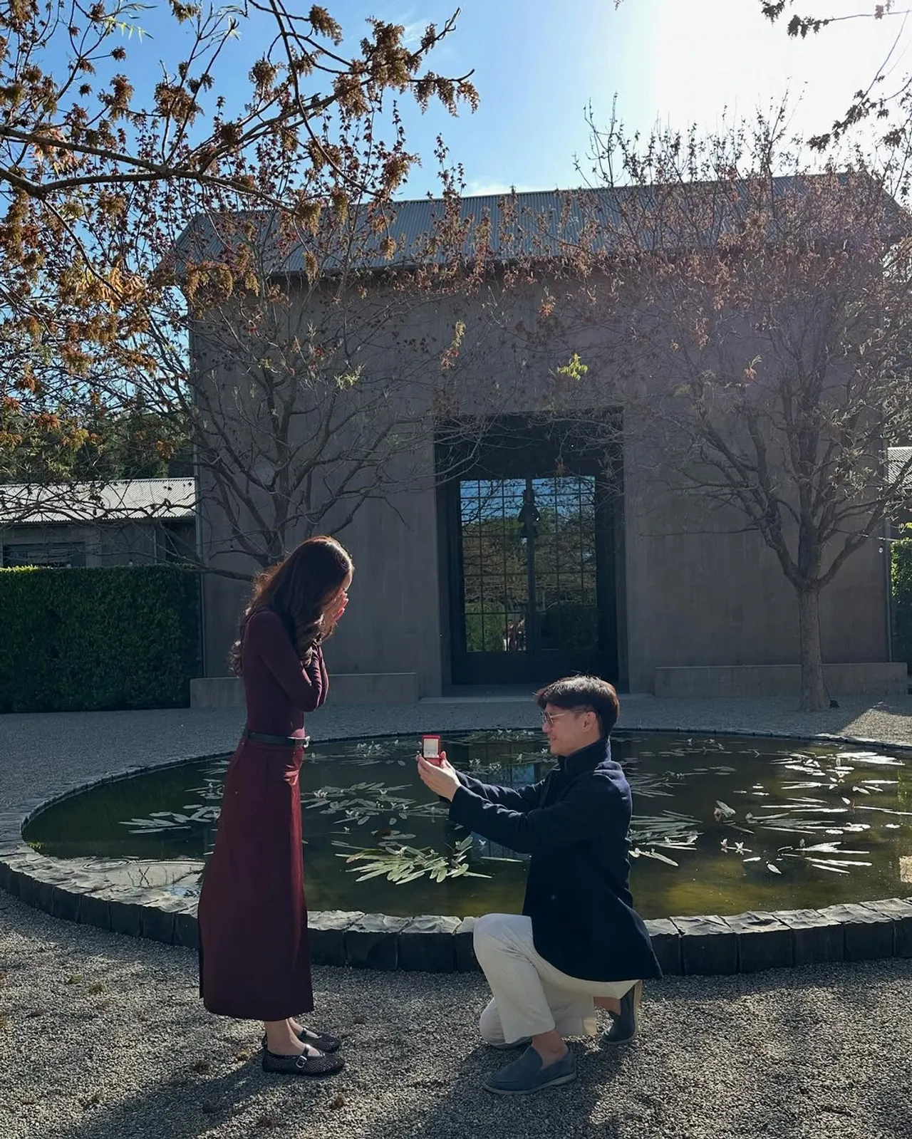 อ้าย สรัลชนา นักแสดงสาวถูกแฟนนักธุรกิจคุกเข่าขอแต่งงาน แหวนเพชรเม็ดใหญ่มาก