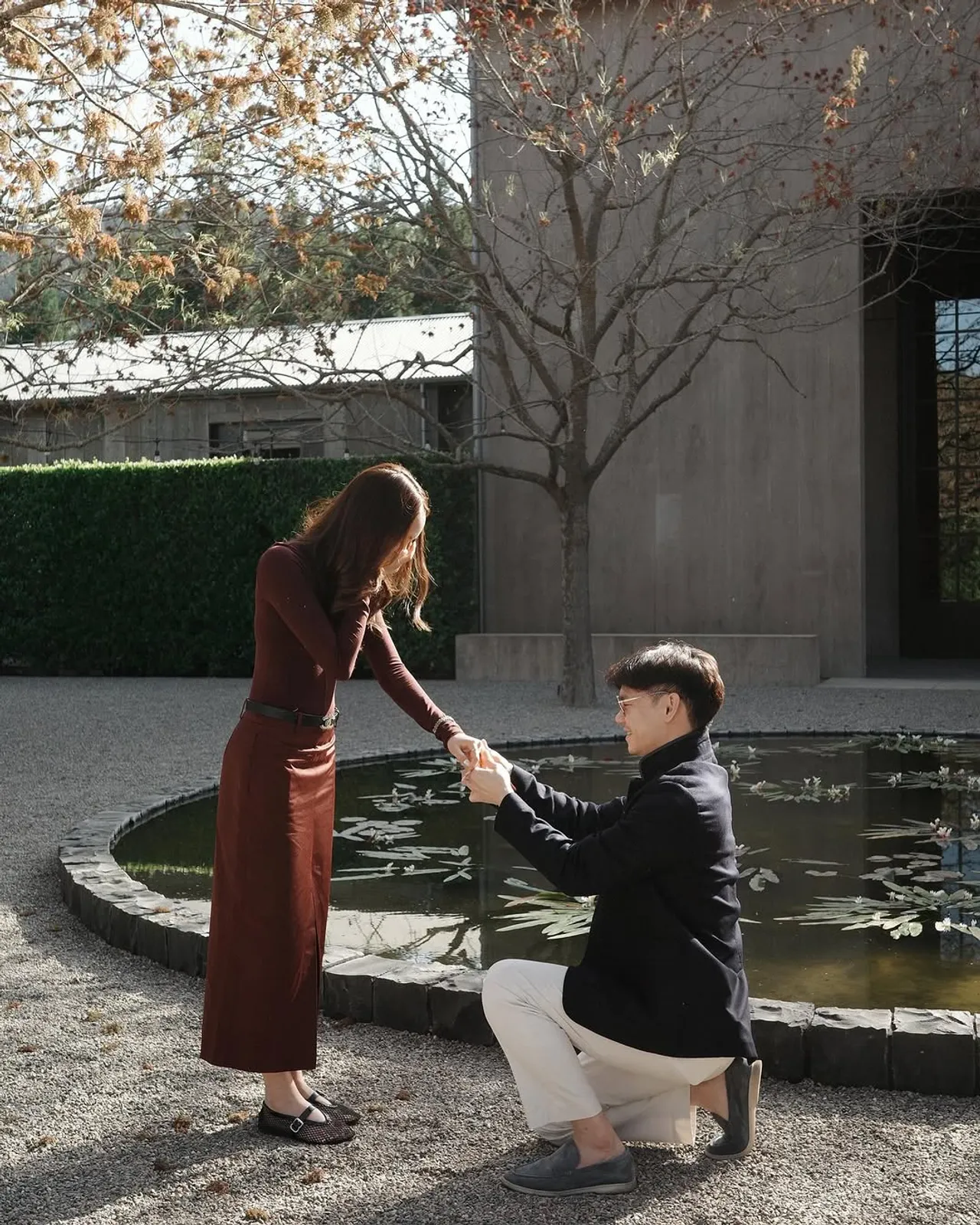 อ้าย สรัลชนา นักแสดงสาวถูกแฟนนักธุรกิจคุกเข่าขอแต่งงาน แหวนเพชรเม็ดใหญ่มาก