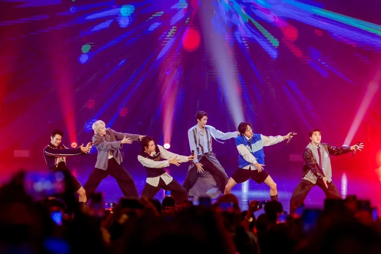 Hello Boysss บุกกัมพูชา เอเชียทัวร์ประเทศเเรกฟินทุกโมเมนต์ ฮอตจัดบัตร Sold Out ทุกที่นั่ง