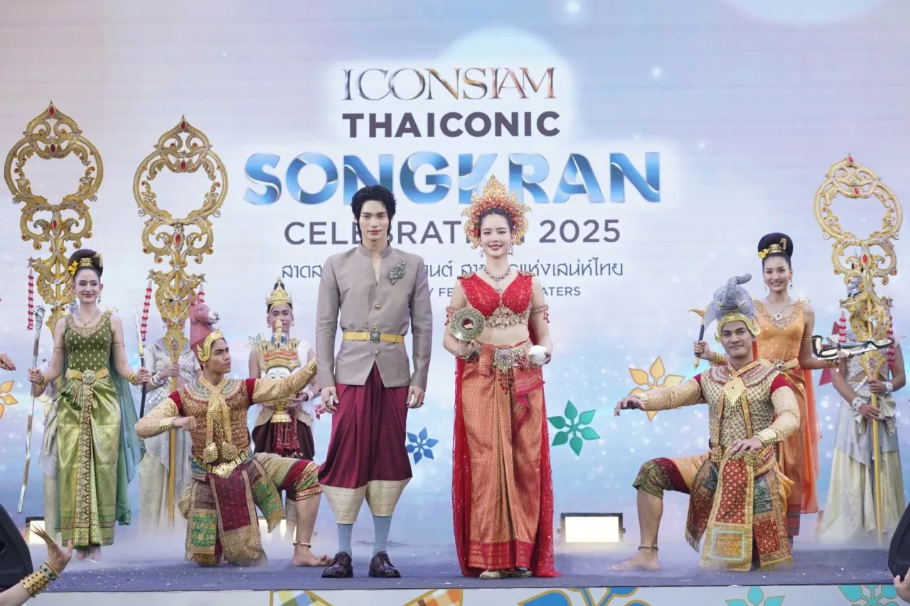 โบว์ เมลดา พร้อม วิน เมธวิน ร่วมขบวนแห่ ร่วมสืบสานประเพณีสงกรานต์ไทย