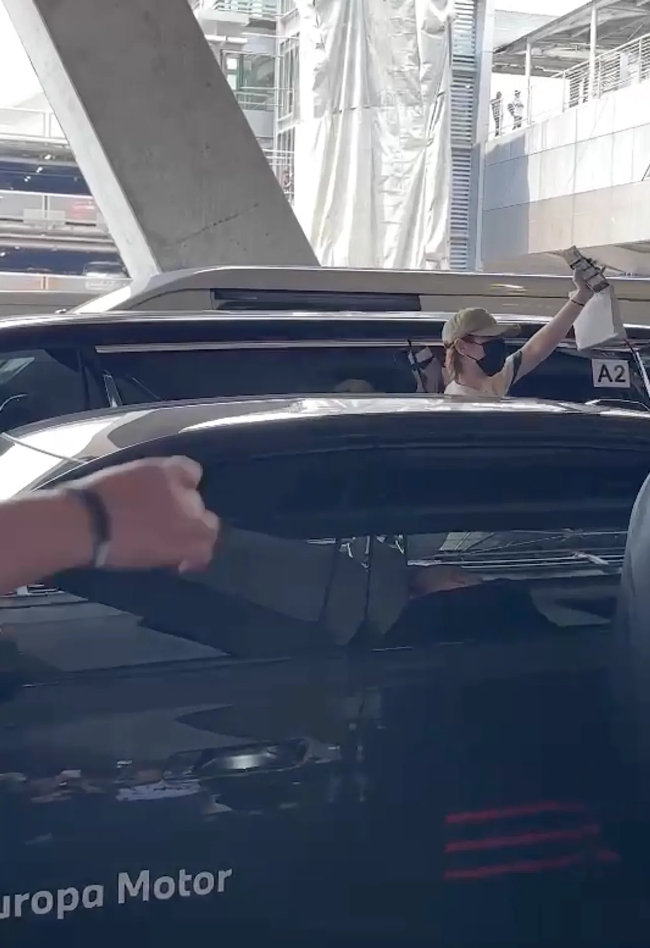 5 หนุ่ม GOT7 ถึงประเทศไทยแล้วจ้า อากาเซ่ใจฟู ต้อนรับอบอุ่นที่สนามบิน