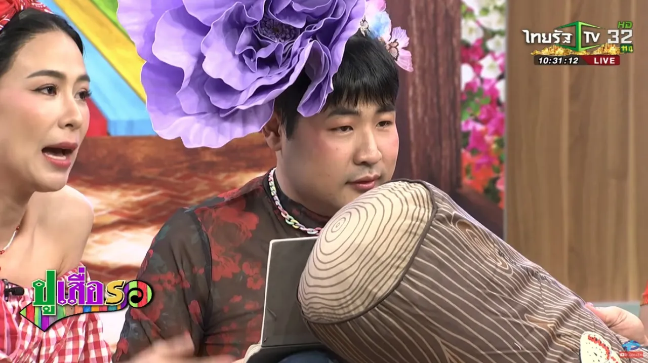 "ปูเสื่อรอ" เปิดคำใบ้ดาราโลก 2 ใบ ทำตกใจทั้งสตู รถเมล์ถึงกับถามเป็นไปได้ไง