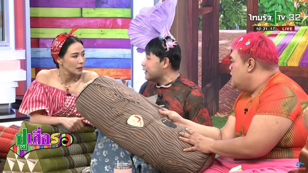 "ปูเสื่อรอ" เปิดคำใบ้ดาราโลก 2 ใบ ทำตกใจทั้งสตู รถเมล์ถึงกับถามเป็นไปได้ไง